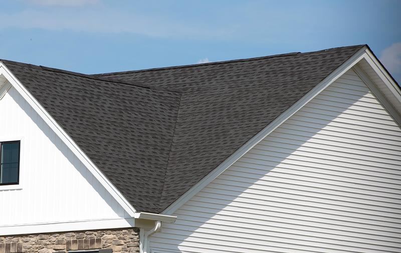 Asphalt Shingles vs Metal Roof - Which is Better?